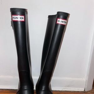 Black Hunter Tall Women’s size 39 (US 7.5)